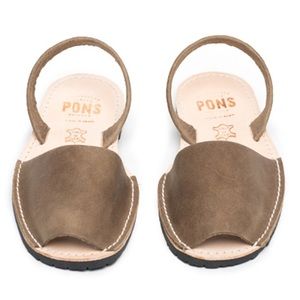 Pons Avarcas in taupe size 41